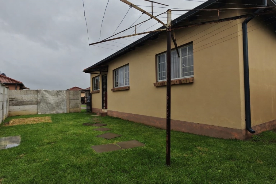To Let 3 Bedroom Property for Rent in Waterval East North West